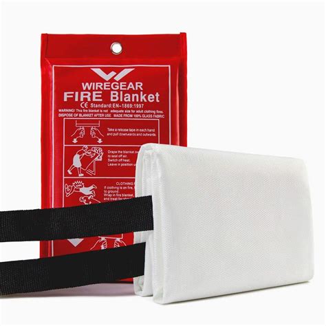 Fire Blanket Made of Fiberglass Convenient Durable and Economical Leaving no Mess and Economical with Functions of Flame Retardant Protection and Heat Insulation